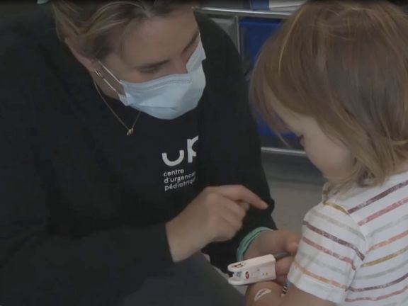 Les urgences pédiatriques, une solution à la surcharge des hôpitaux (TVA report in French, June 27, 2022 @ 18h)